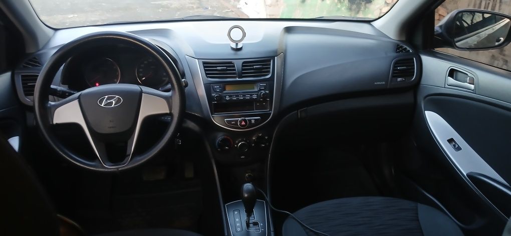 Hyundai accent 2015