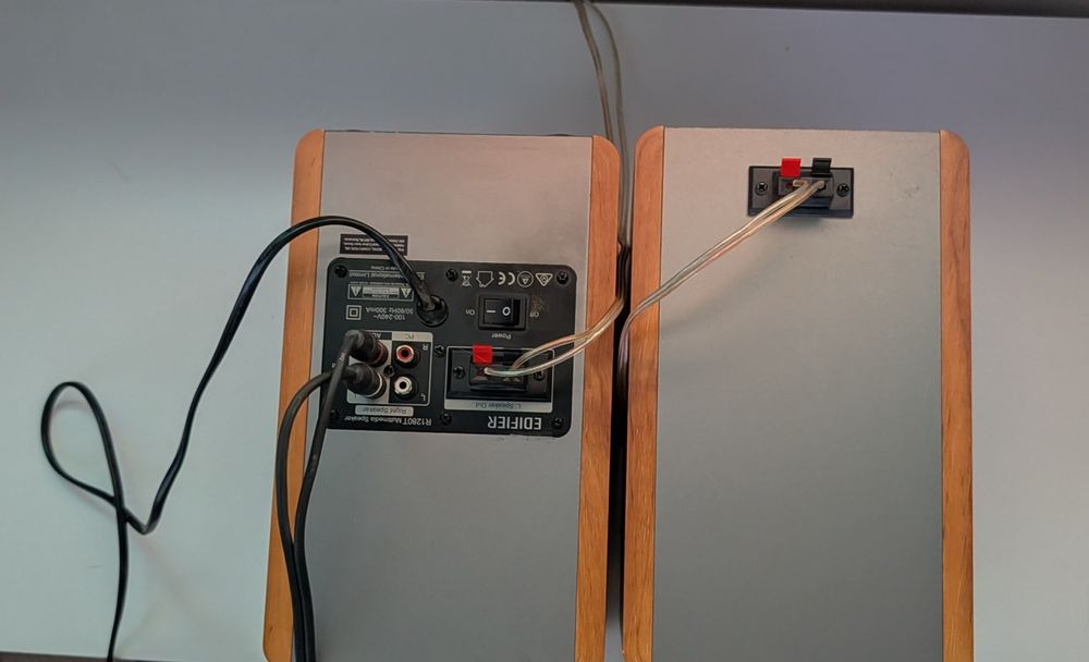 EdiBoxe 2.0 Edifier R1280T, 42W + Adaptor Bluetooth Logitech