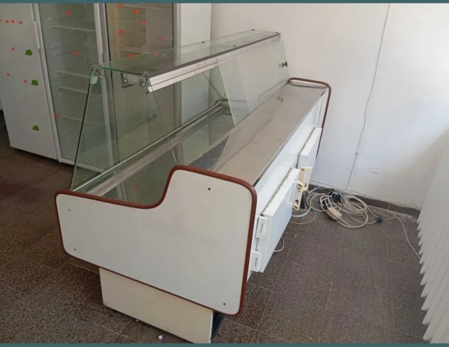 Хладилна витрина