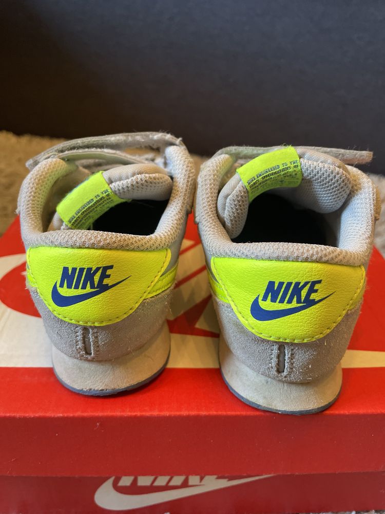 Nike маратонки eur26 15cm uk8,5