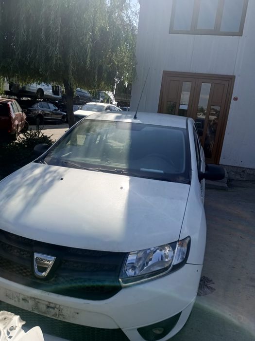 Bara fata , Aripa , Usa , Far Dacia Logan 1.2 benzina an 2016