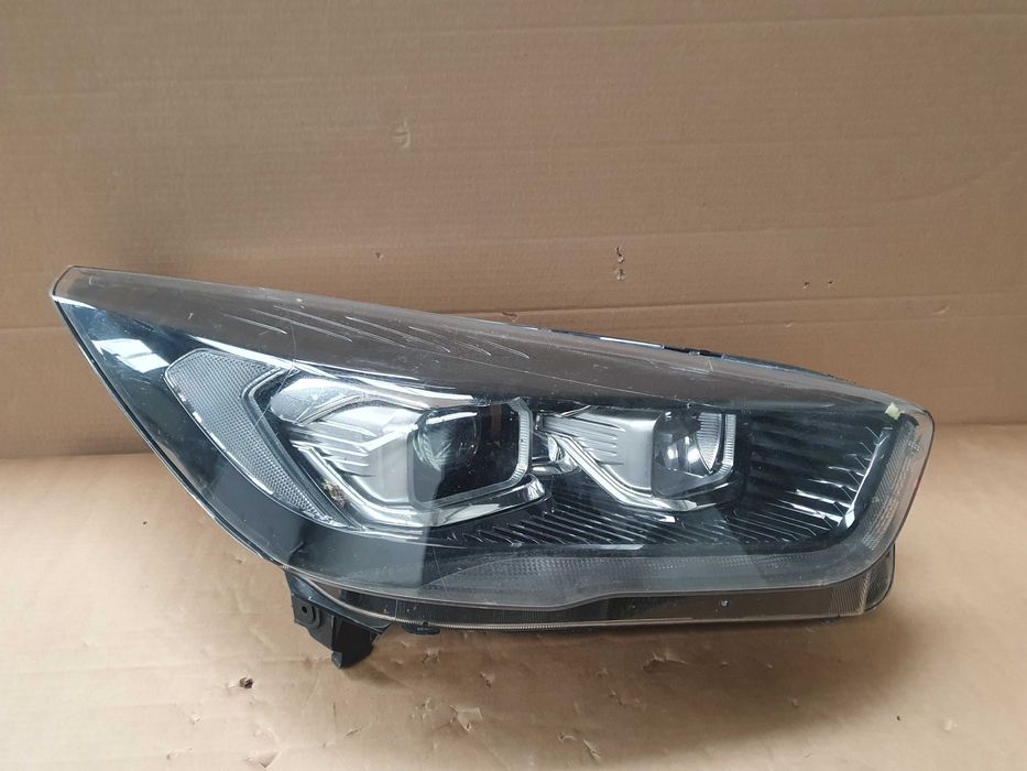 far dreapta ford kuga 2020
