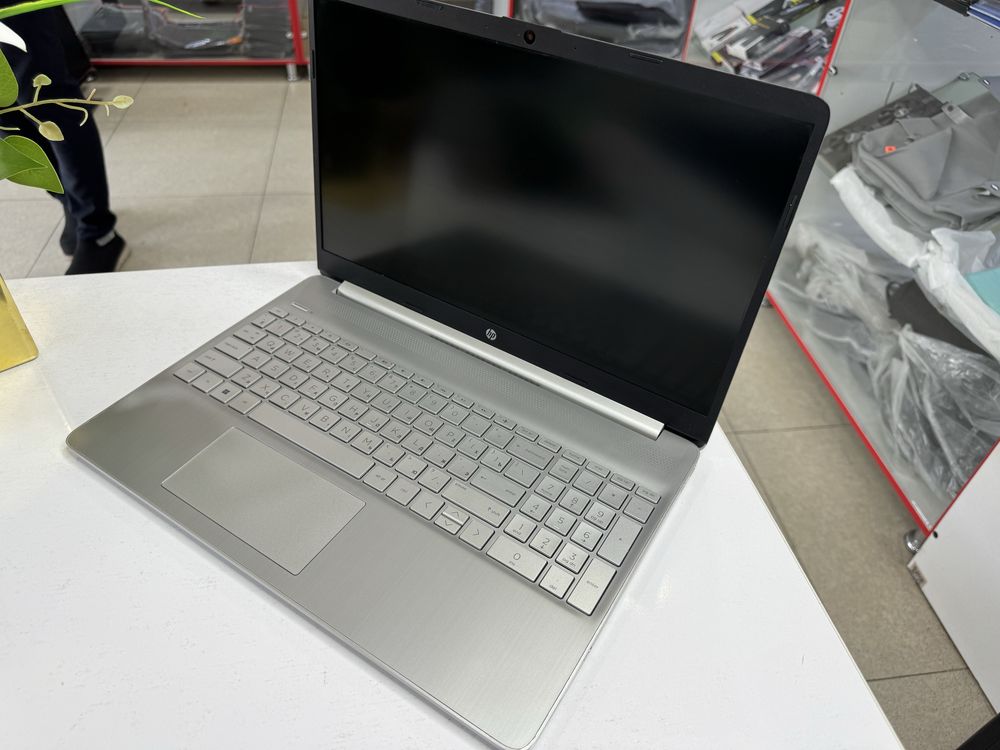 yangidek hp core i3-12 avlod 8/256 ssd lik dasturlashga ham bemalol