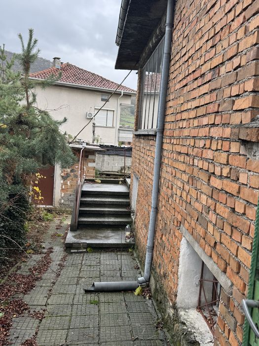 Къща в Песнопой 1990г./тухла/на главен път