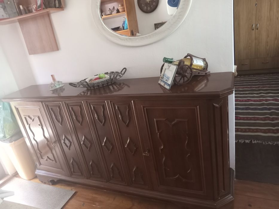 Dulap cu usi din lemn masiv