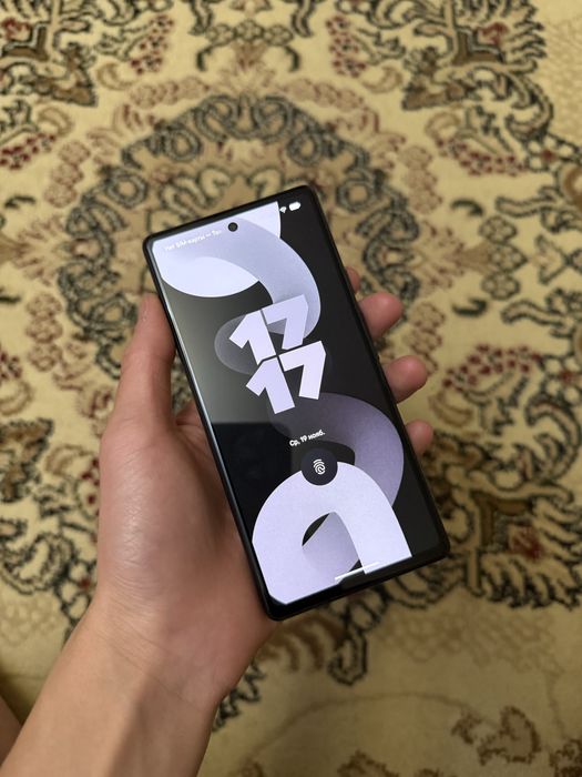 Два Google pixel 6a