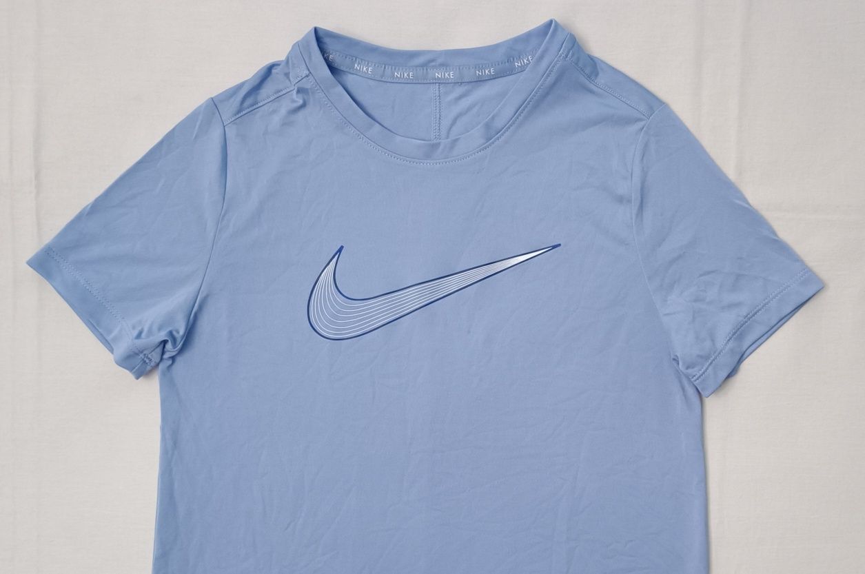 Nike DRI-FIT Swoosh Tee оригинална тениска ръст 137-146см Найк спорт