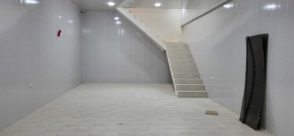 Arenda magazin. Erkin savdo yonida. 84 kvadrat metr+84 kv metr podval
