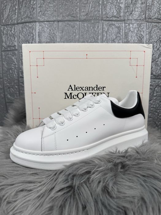 Alexander McQueen Alb Negru White Black Cutie