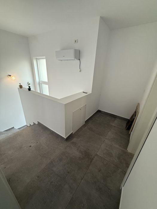 Inchiriez Casa tip triplex în Dumbravita
