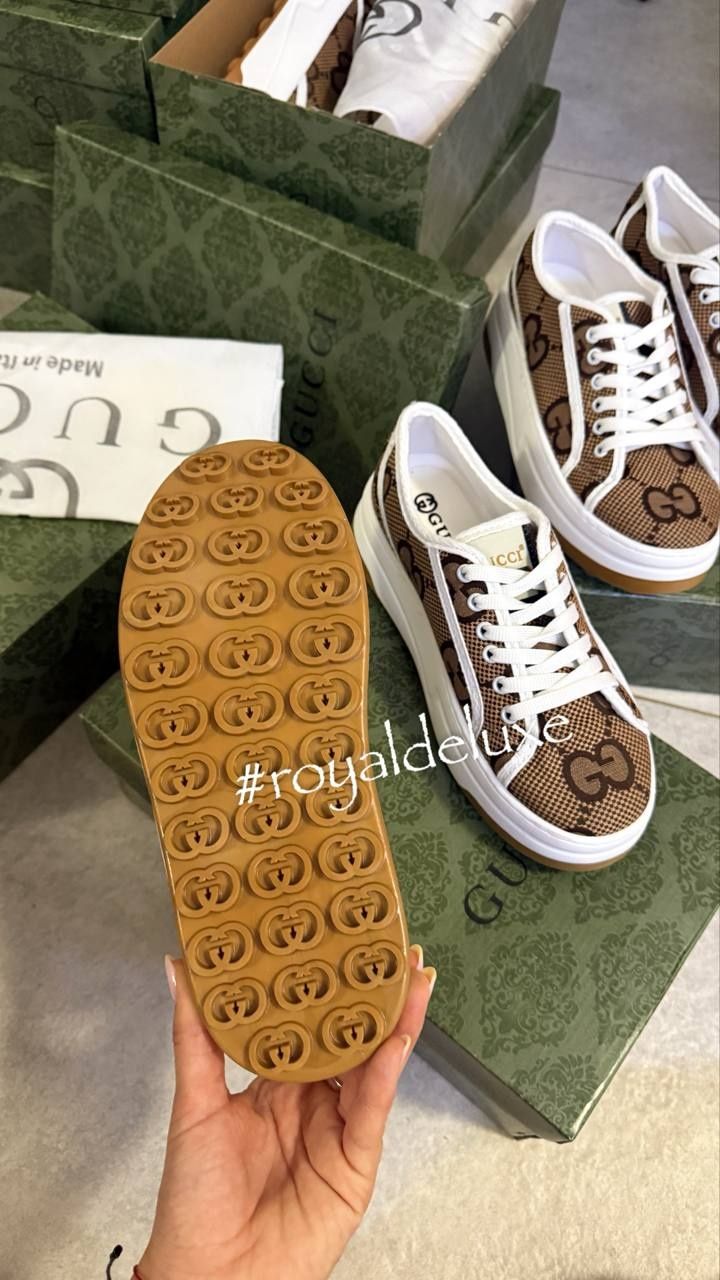 Adidasi dama gucci