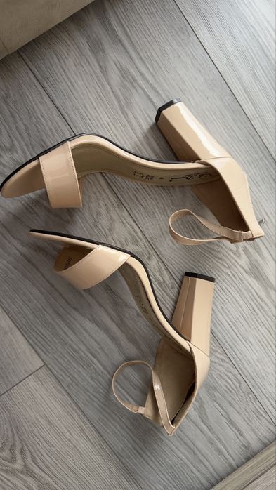 Sandale dama cu toc, elegante, crem