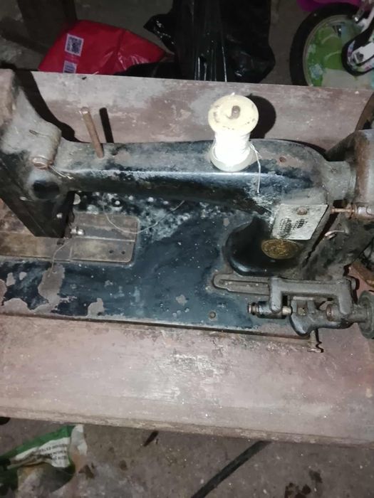 Vând mașină de cusut