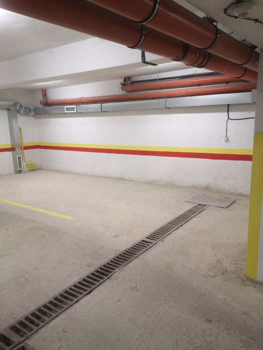 Паркомясто 15к.м за 3 мотора или малък автомобил. Ул. Топола 40 Конфу