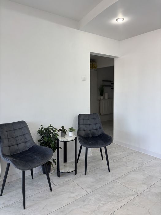 Închiriez posturi în salon: cosmetică și manichiură/pedichiură