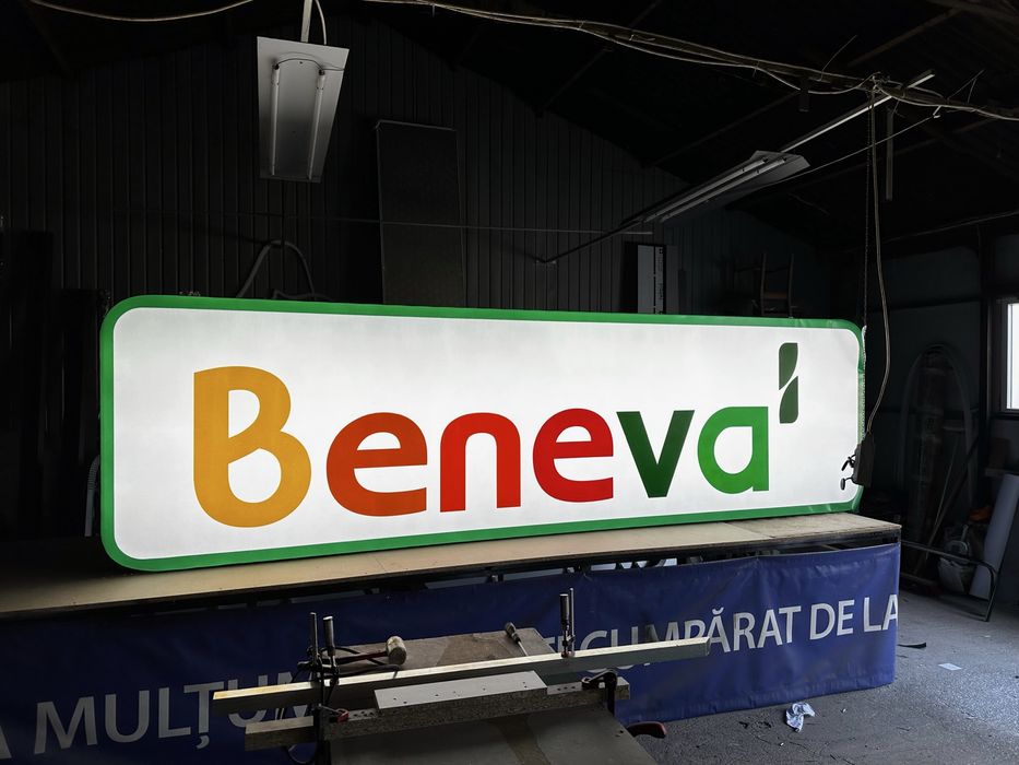 Casete luminoase, reclame ….scari de bloc, asociatii.