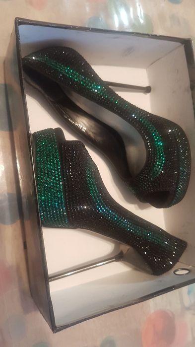 Туфли женские  на высоком каблуках