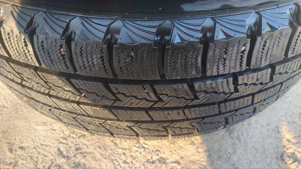 Автошины зимные состояние почти новый