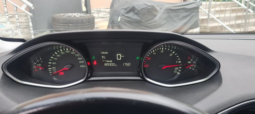 Пежо 308sw 1,6hdi 2015г