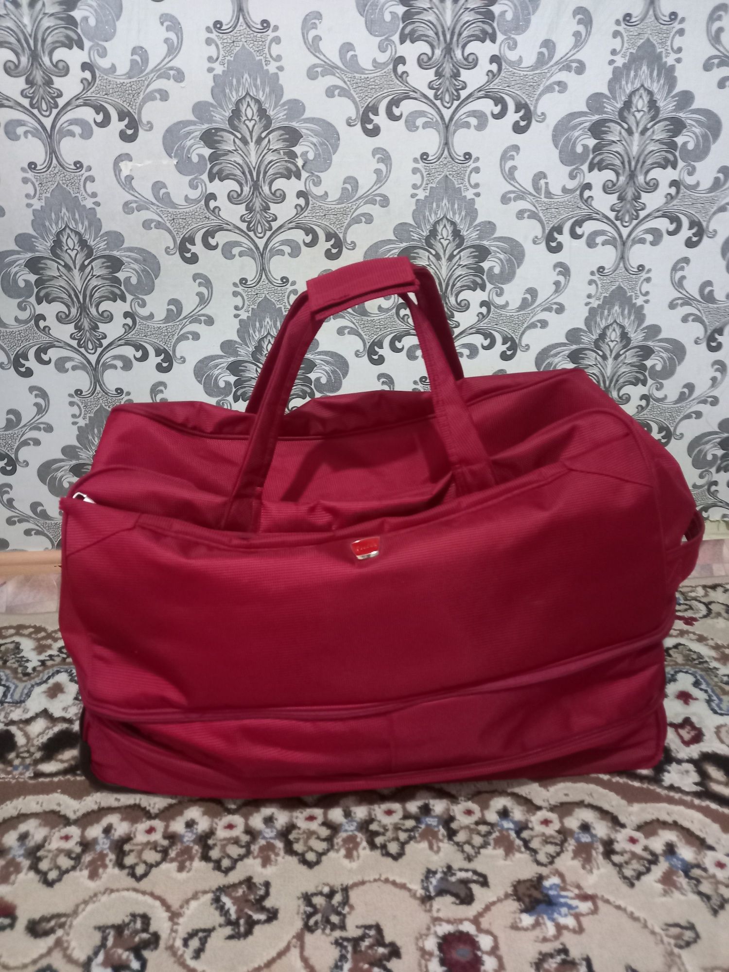 Качественный, стильный и богатый сумка дорожный чемодан