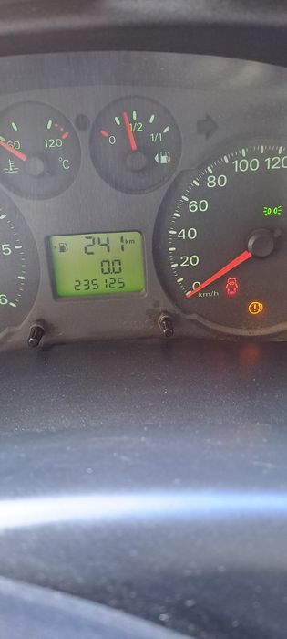Autoutilitară basculabilă 3,5 tone