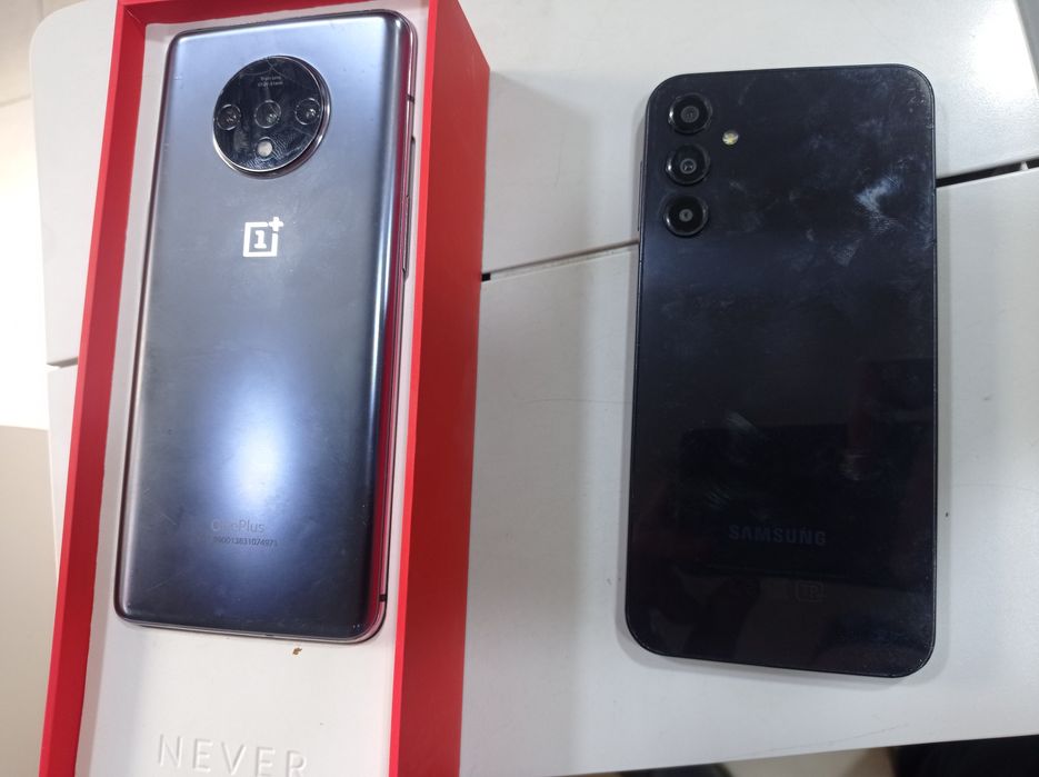 Oneplus 7t / Samsung a24