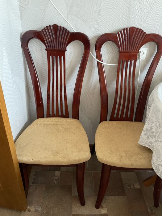 Продам 6 стульев деревянных