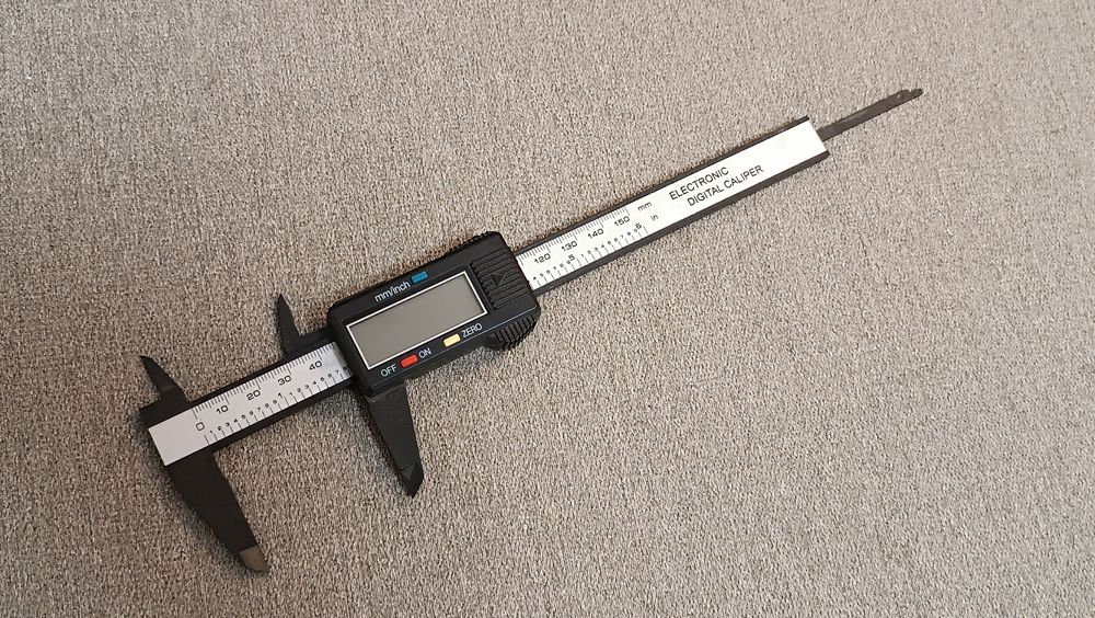 Șubler cu afișaj digital