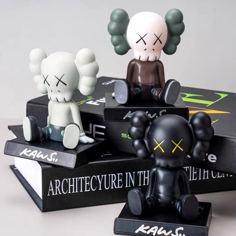 Kaws mini для авто и офиса