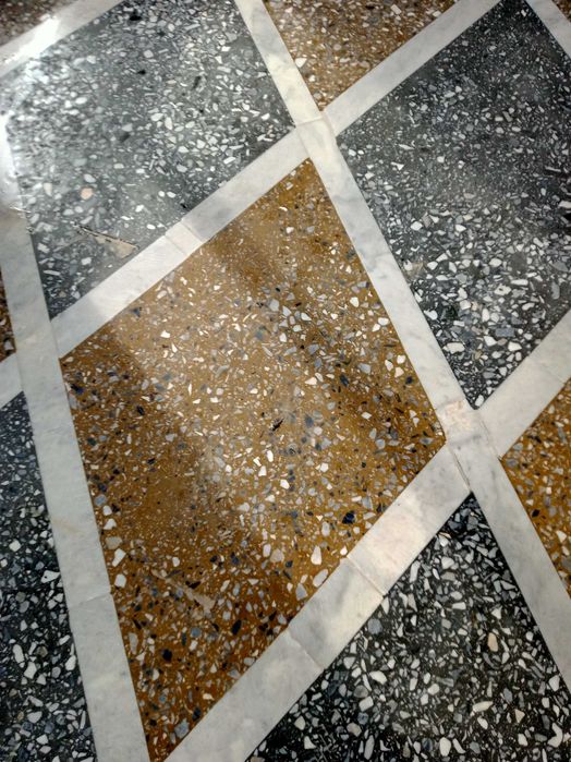 мозаичные полы из мраморной крошки, брекчия,камень.