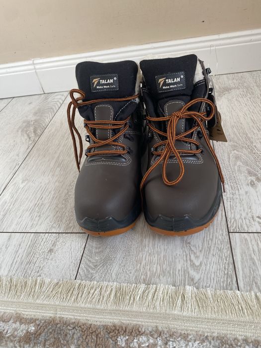 продаю. робочи ботинки.