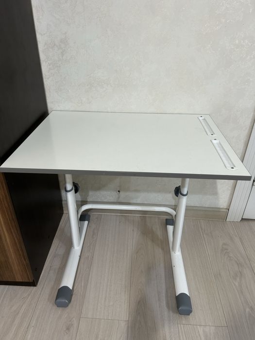 Стол парта, высота регулируется