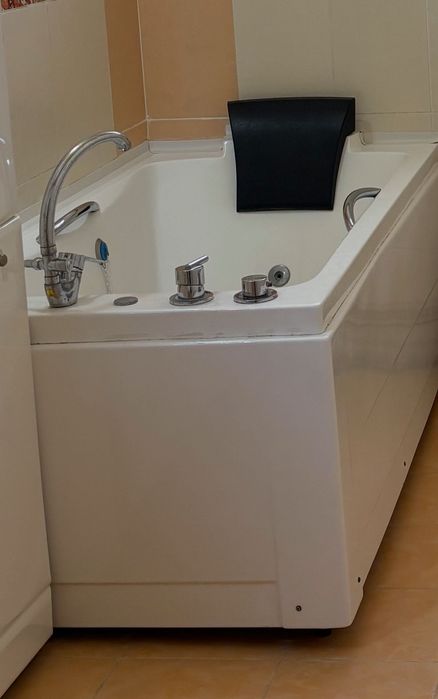 Продается ванна  аартловая в хорошем состоянии