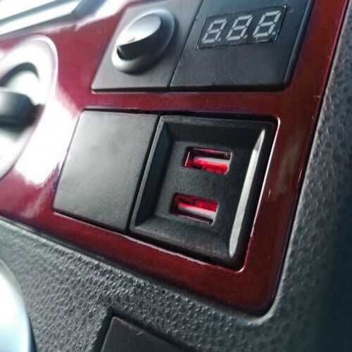 Двойно USB Зарядно Vw Transporter Транспортер Т4 4.2A, T5 t5, Каравел