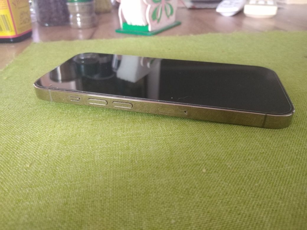 Продавам iPhone 14 Pro