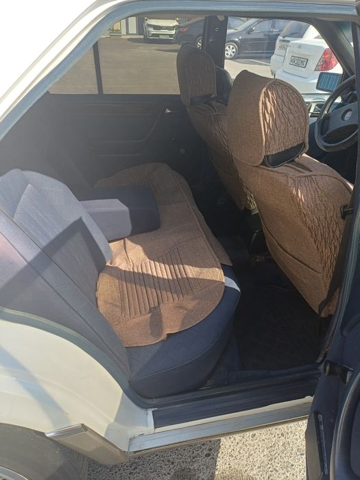 Продаю машину мерседес