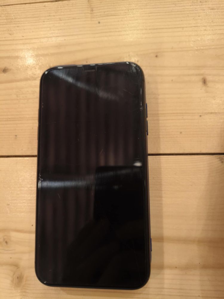 Iphone 11 64GB работи перфектно във отлично състояние