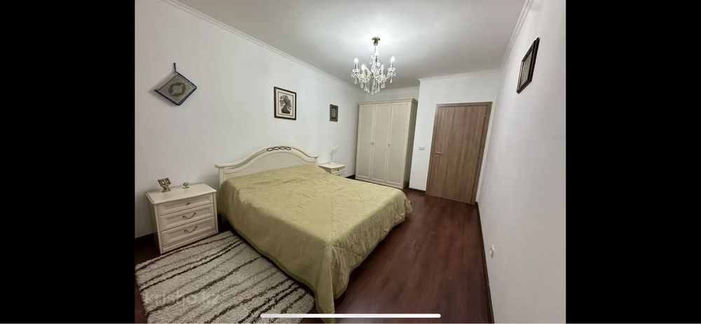 Продам кровать и тумбы