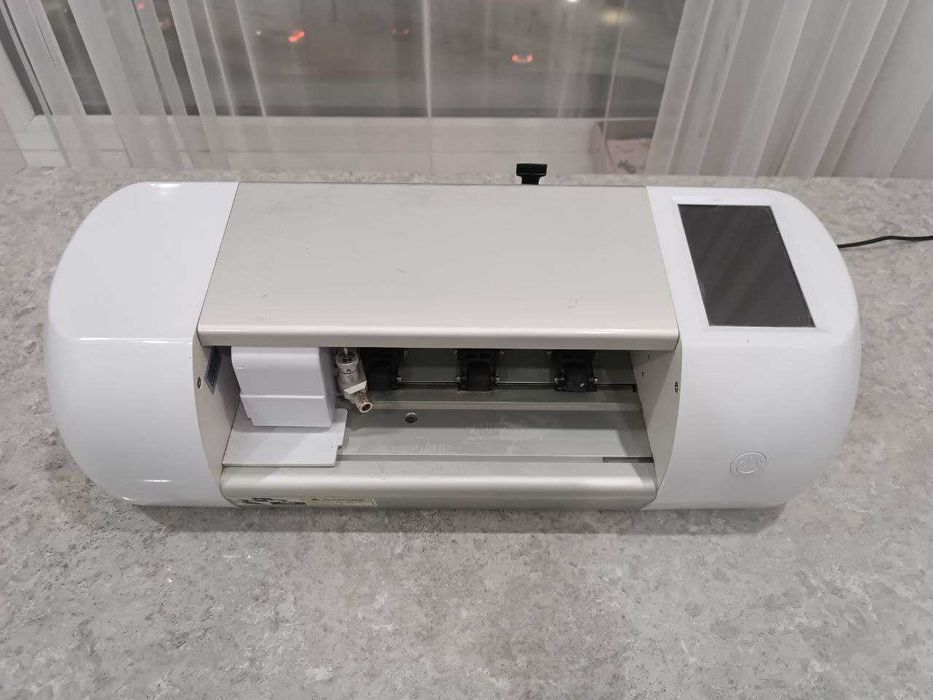 Плоттер для резки гидрогелевых пленок