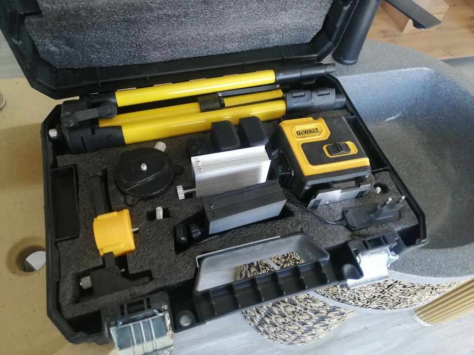 Lazer DEWALT 4D srochni sotiladi