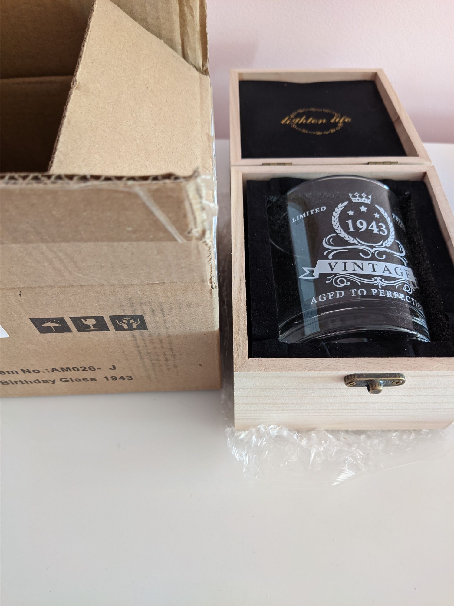 Pahar de Whisky 350ml in cutie de lemn - cadou zi aniversara