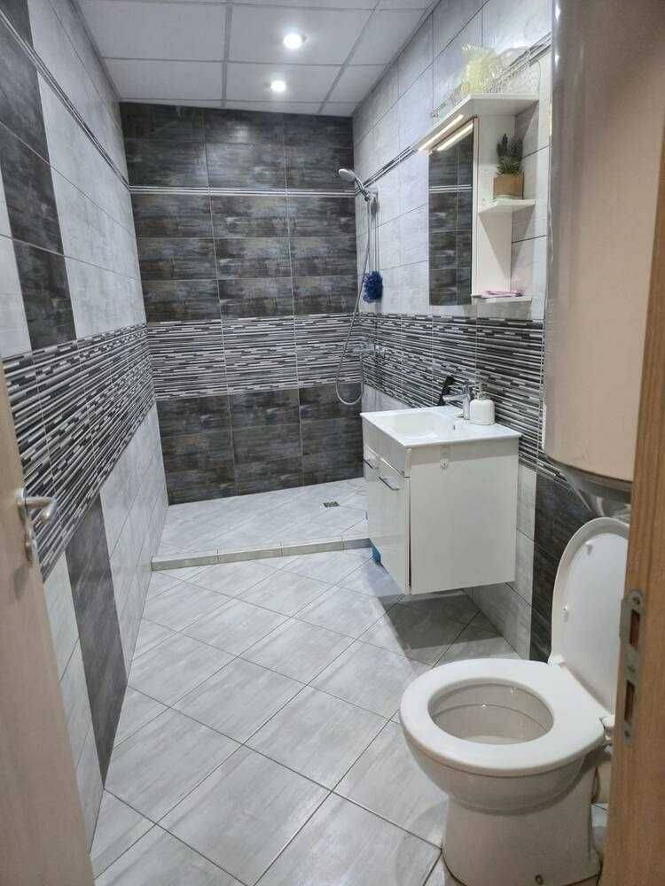 Дава се под наем Тристаен апартамент в Асеновград - 97 кв.м за 350 € - Снимка #2