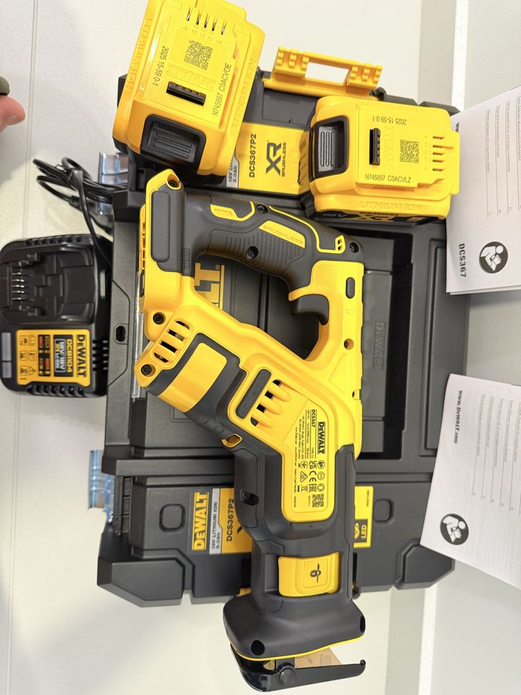 Dewalt DCS367P2, fierastrau sabie cu acumulator de 5ah 18v