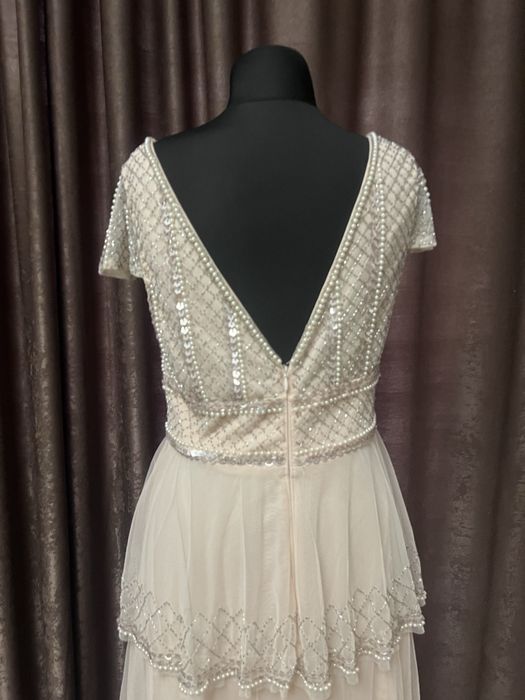 Елегантна дълга рокля Lace & Beads с пайети и перли