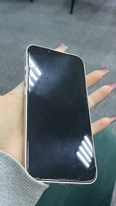 Срочно продам айфон 13