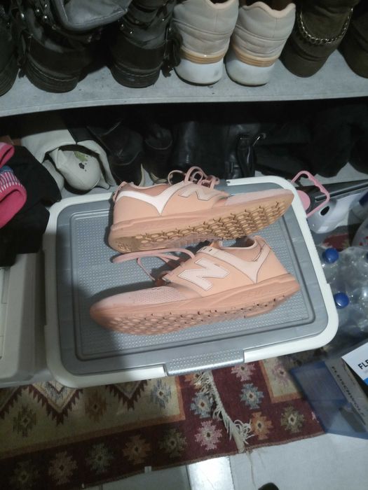 Adidași Nike model New Balance mărimea 42