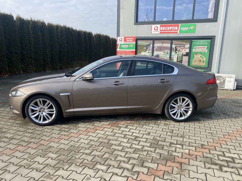 Dezmembrez / piese Jaguar XF 2.2 diesel