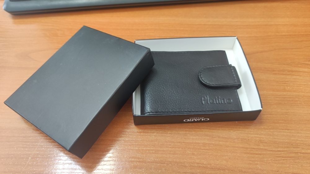 Мъжки визитник от естествена кожа марка "Platino"
