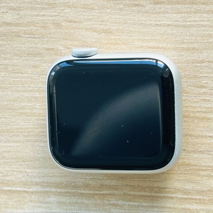 Apple Watch SE (2nd Gen) 40mm – Silver Aluminum