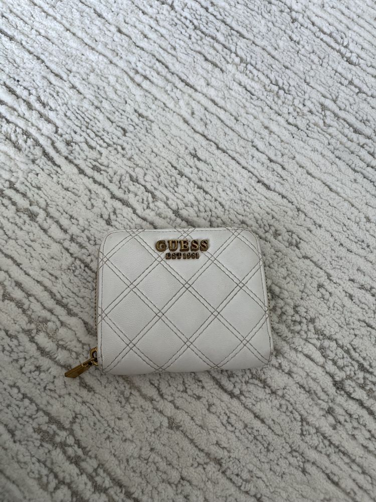 Оригинално портмоне на Guess